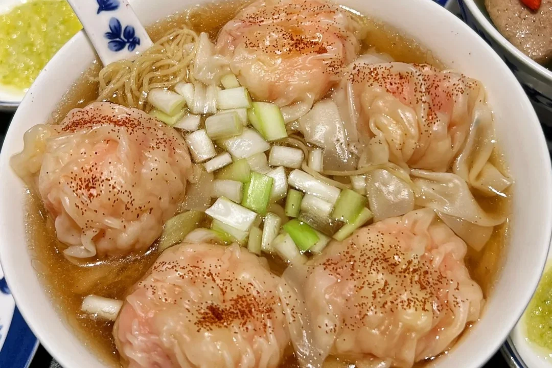 Wonton noodles and rice rolls in Guangzhou