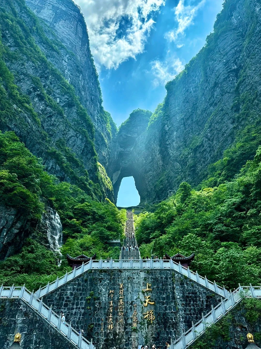 Tianmen Mountain cable car climbing to Heaven's Gate, Zhangjiajie