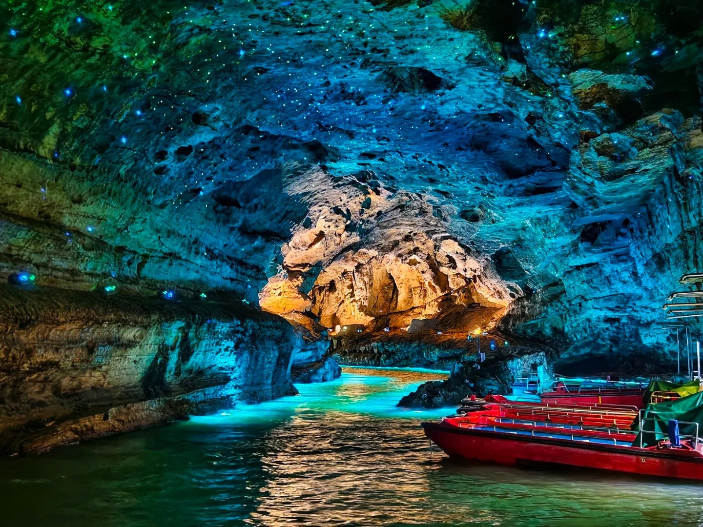 Yellow Dragon Cave (黄龙洞)